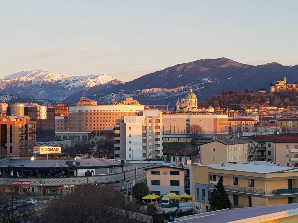 Attico Mansardato Affacciato Sul Cuore Di Brescia Exterior foto